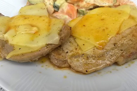 Mit Käse belegtes Kotelett