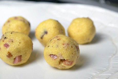 Speckgrießknödel