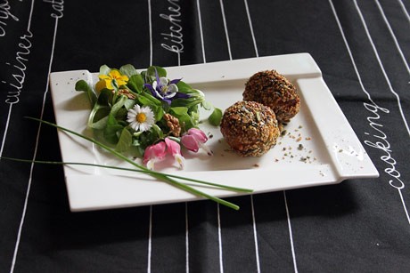 Gefüllte Erdäpfelknödel mit Nusspanier