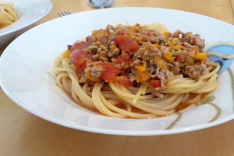 Spaghetti mit Gemüse-Fleischsauce