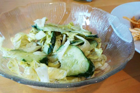 Eisbergsalat mit Gurken