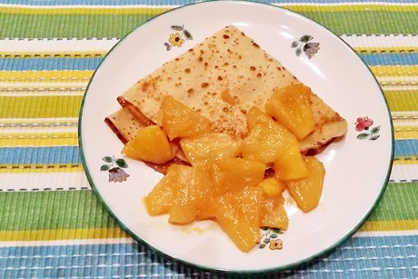 Palatschinken mit Ananas
