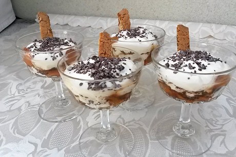 Joghurtcreme mit Cantuccini