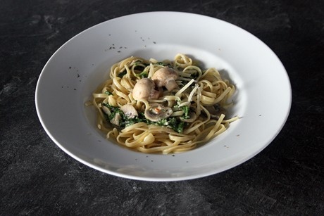 Nudeln in Pilz-Parmesan-Soße