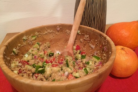 Warmer Couscoussalat mit Veganen Hühnerstreifen