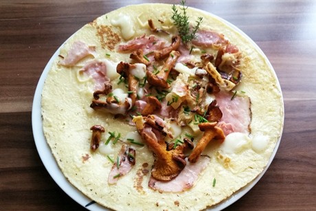 Schinken-Käse Omelett mit Eierschwammerln