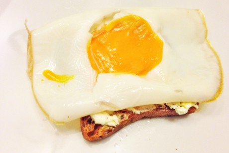 Toast mit Spiegelei