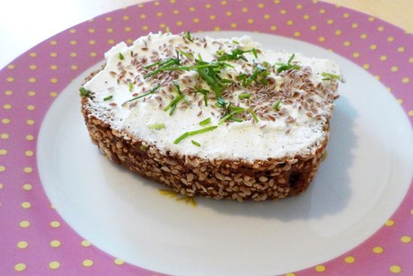 Vollkornbrot mit Topfen