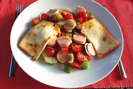 Wurstsalat mit Grillkäse