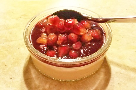 Dessert mit Granatapfel