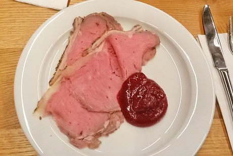 Roastbeef mit Preiselbeersauce