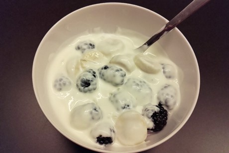 Joghurt mit Banane-Brombeere