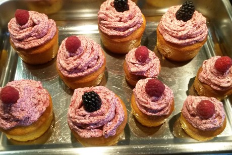 Törtchen mit Brombeercreme