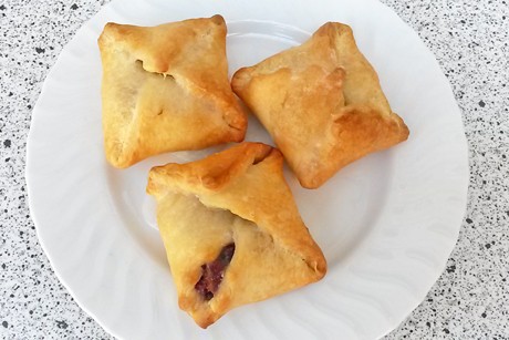 Golatschen mit Brombeermarzipan