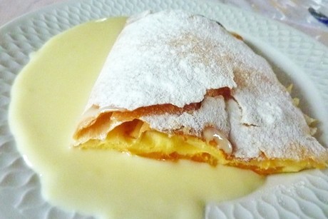 Marillen-Topfen-Strudel
