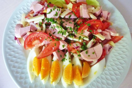 Wurst-Käse-Salat