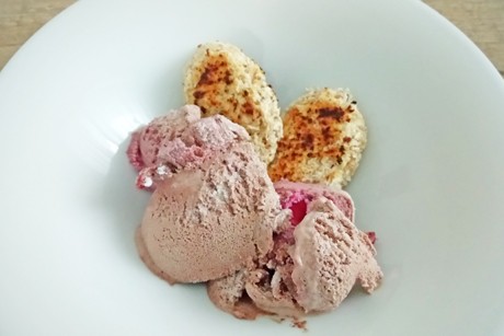 Eis mit Nuss-Kokostaler