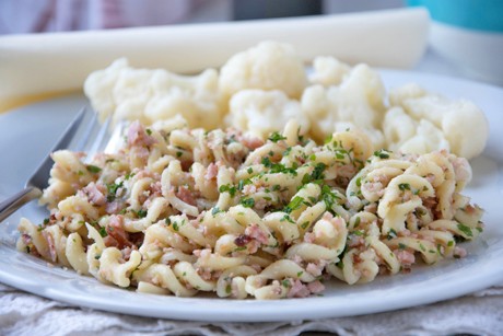 Schinken-Kräuternudeln