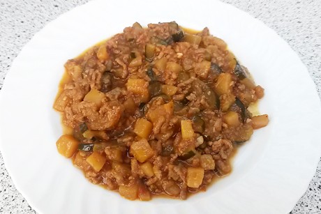 Zucchinigemüse mit Faschiertem