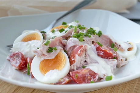 Eier-Schinken-Tomaten-Salat
