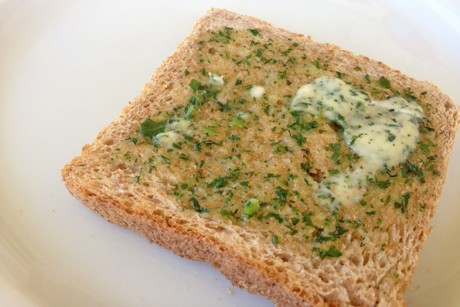 Kräuterbuttertoast