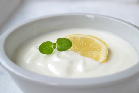 Joghurt-Zitronen-Dessert mit Schlagobers