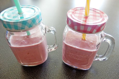 Himbeer-Bananen-Milch