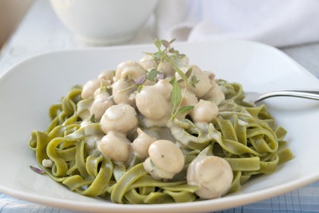 Grüne Nudeln mit Champignonsauce