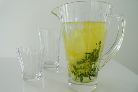 Ananas-Thymian-Wasser