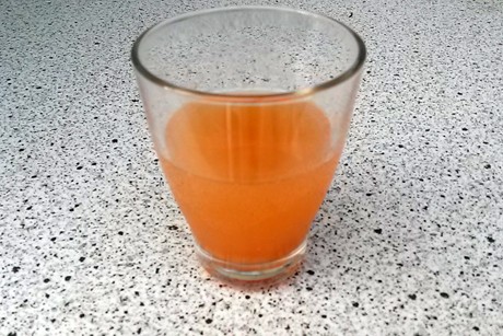 Apfel-Karottensaft mit Geist