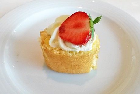 Roulade mit Vanillecreme