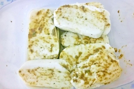 Grillkäse mit Pesto