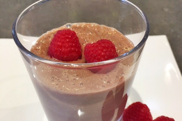 Schokopudding-Dessert mit Himbeeren