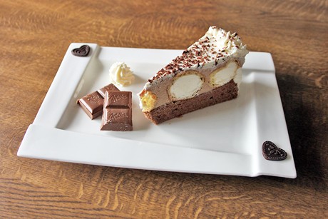 Schokomousse-Windbeutel-Torte