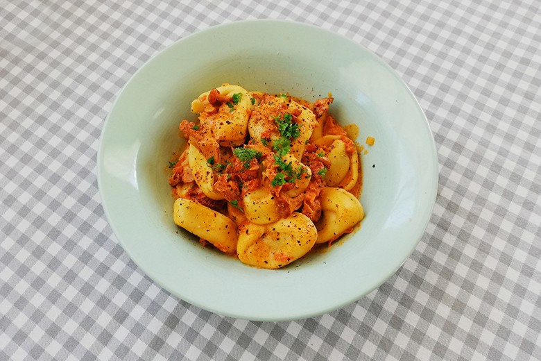 Tortellini mit Eierschwammerl-Schinken-Sauce
