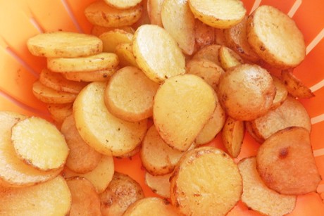 Gebackene Kartoffeln in Scheiben