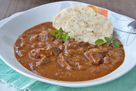 Wiener Gulasch mit Rotwein