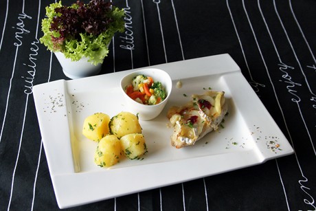 Schnitzel mit Birne und Camembert