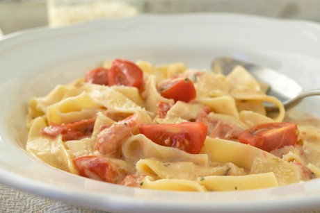 Tagliatelle in Tomaten-Weißweinsauce