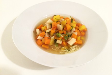 Gemüsesuppe mit Suppennudeln