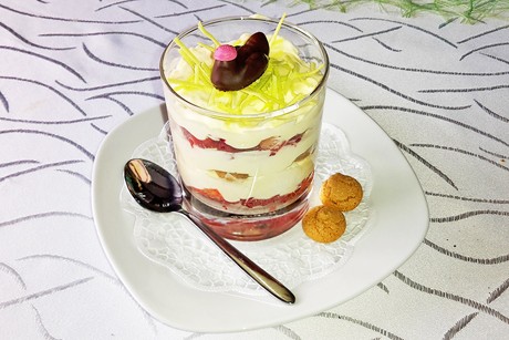Erdbeertiramisu im Glas