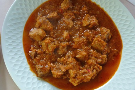 Schweinspörkölt