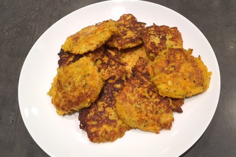 Zucchini-Karotten Puffer mit Parmesan