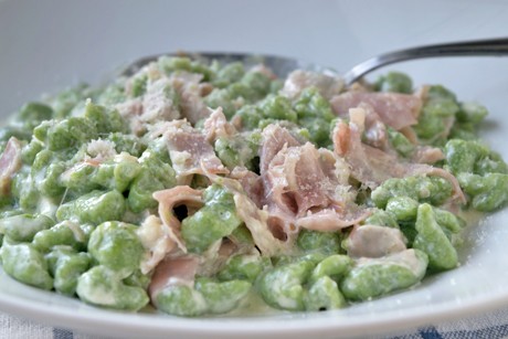 Spinatspätzle mit Schinken-Käse-Sauce