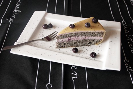 Marzipan-Mohn-Torten mit Beerenmarmelade