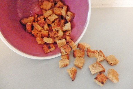 Schwarzbrot-Croutons
