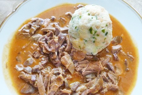Schweinsbeuschel mit Semmelknödel