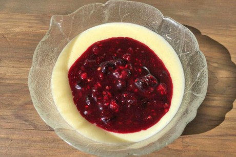 Grießmus mit Preiselbeeren