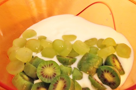 Kiwibeeren-Trauben Joghurt