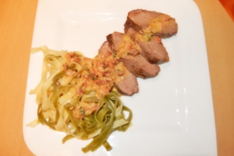 Entenbrust mit Tagliatelle und Speck-Sahne Sauce